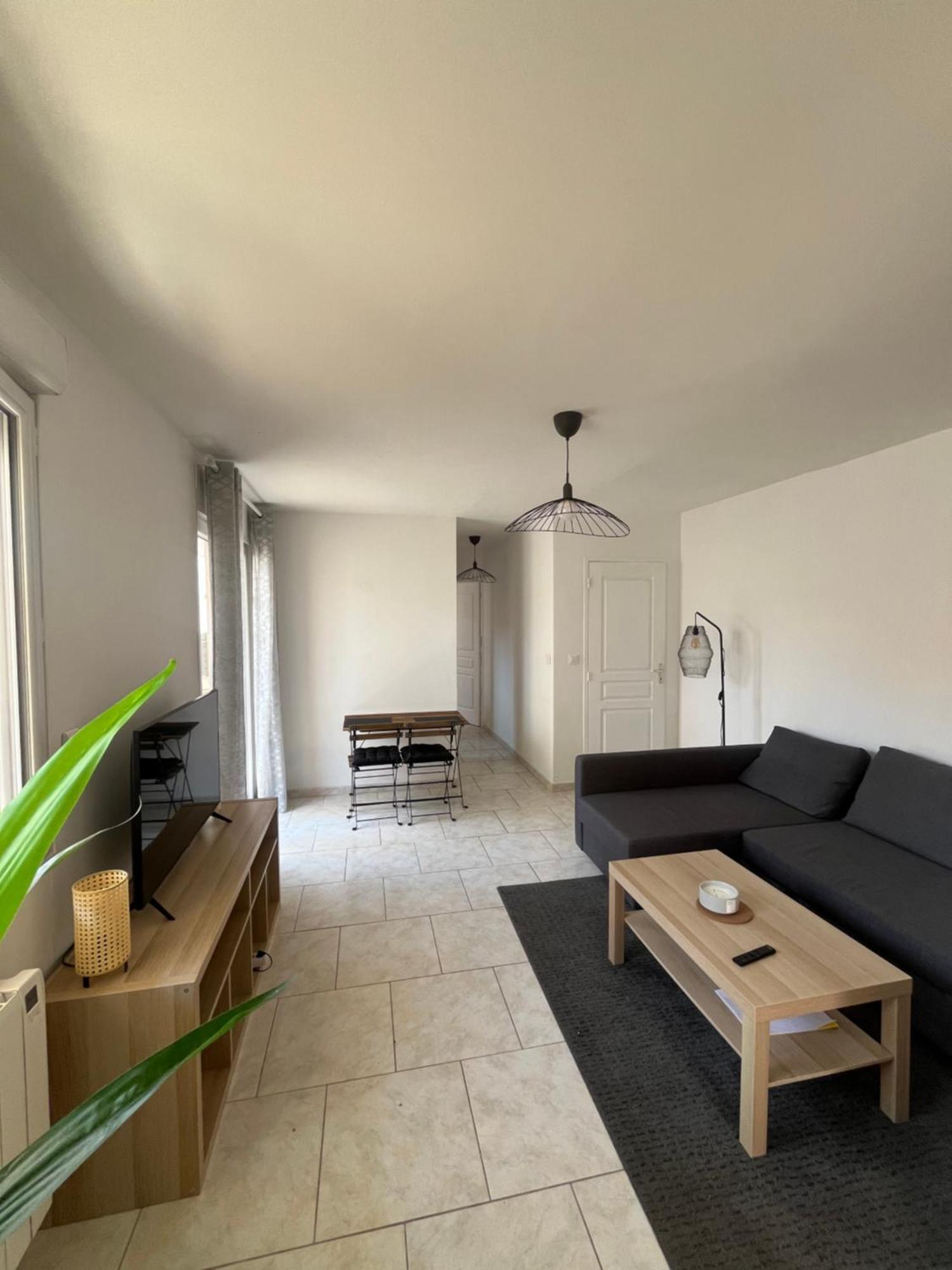 Charmant Bas De Villa Avec Terrasse A Proximite De La Plage Et Du Port Carqueiranne Exterior foto